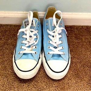 Converse low top blue sky women’s size 8